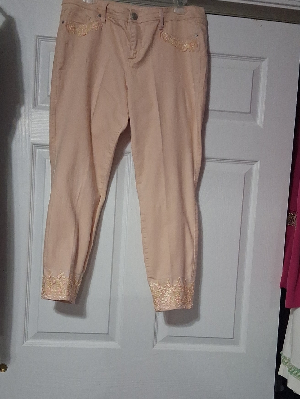W&Co. Peach Embroidered Capri Jeans Sz 12